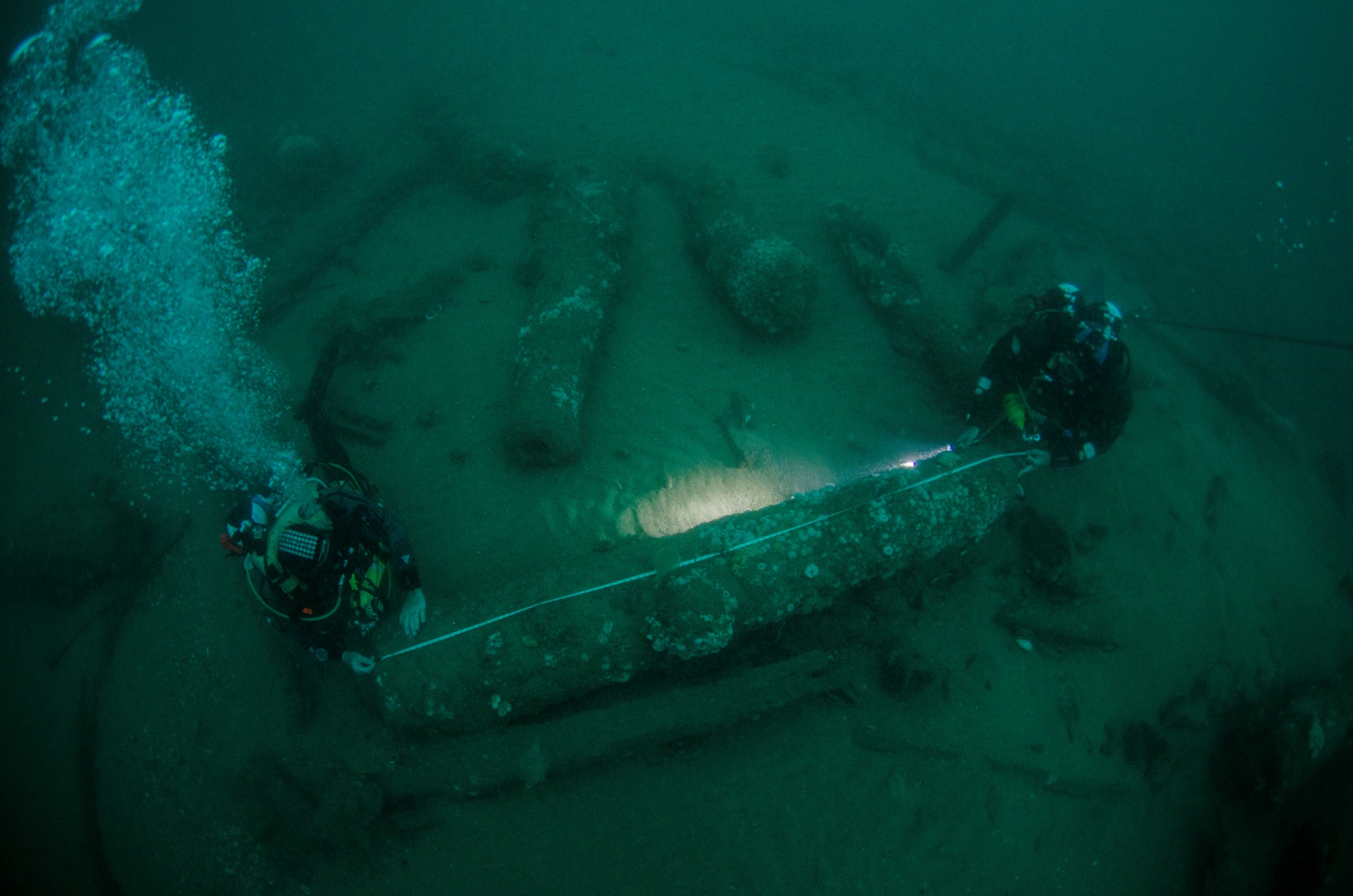 Brothers measuring cannon3_© Norfolk Historic Shipwrecks .jpg